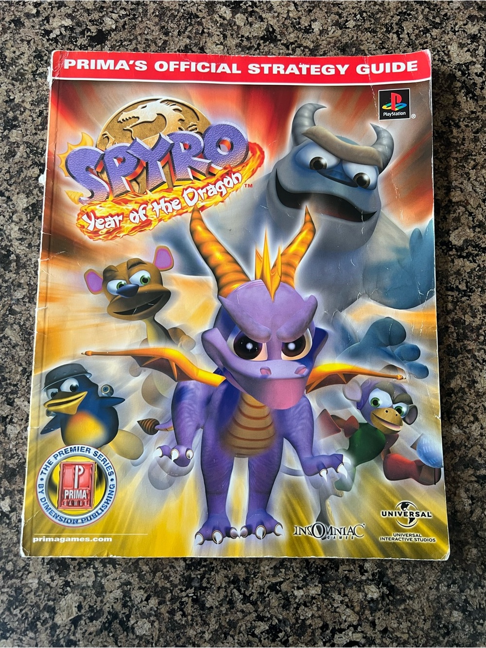 Prima's Official Strategy Guide - Spyro: Year of the Dragon